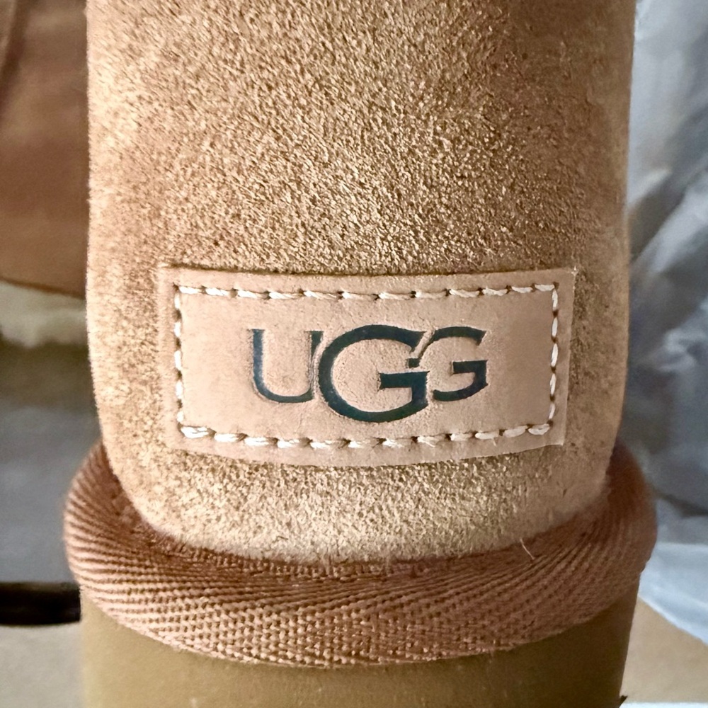 UGG Bailey Button II Boots – Women’s Size 9 - Picture 6 of 8